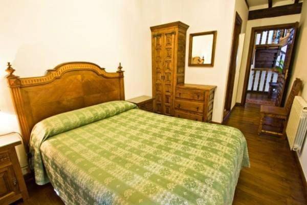 Hospedaje Octavio Santillana del Mar Esterno foto