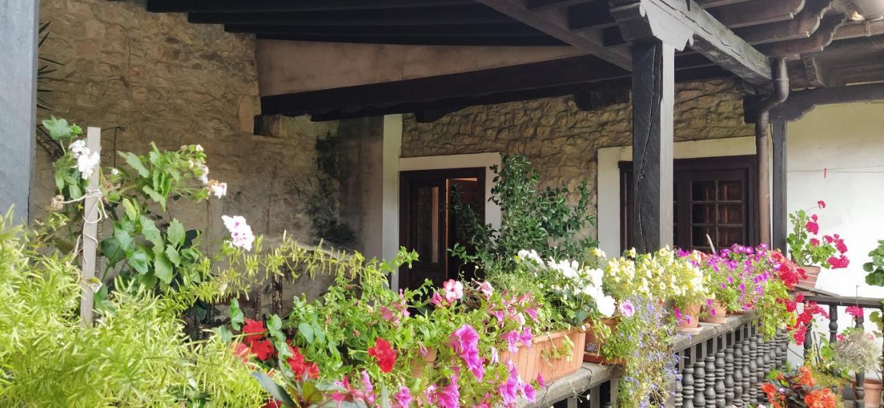 Hospedaje Octavio Santillana del Mar Esterno foto
