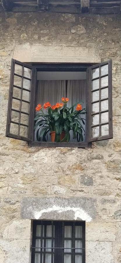 Hospedaje Octavio Santillana del Mar Esterno foto