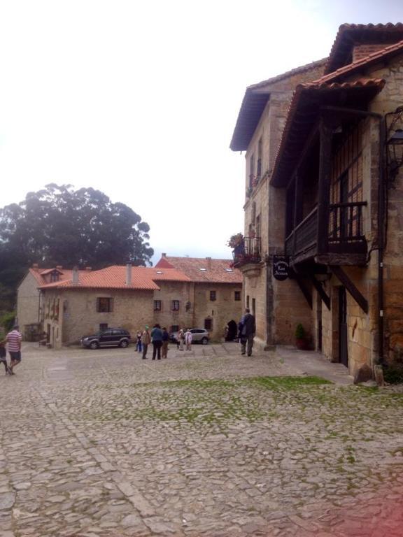 Hospedaje Octavio Santillana del Mar Esterno foto