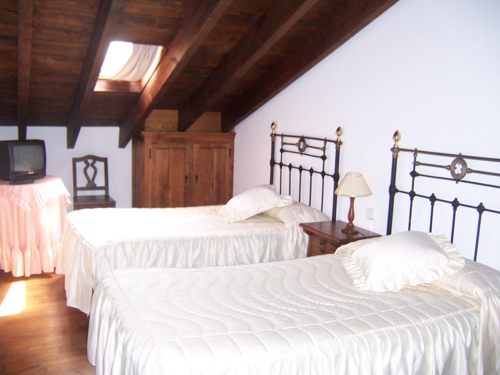 Hospedaje Octavio Santillana del Mar Esterno foto